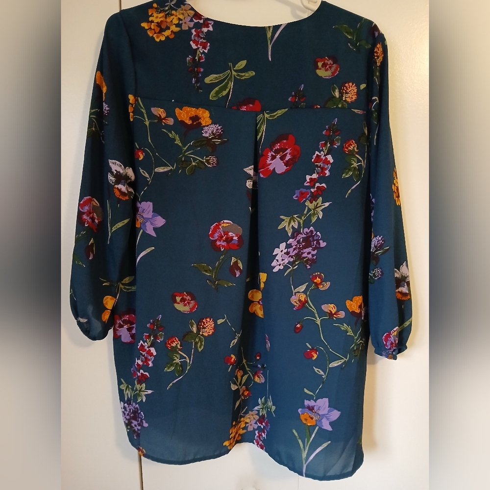 West Kei Multicolor Floral Blouse - Picture 8 of 9